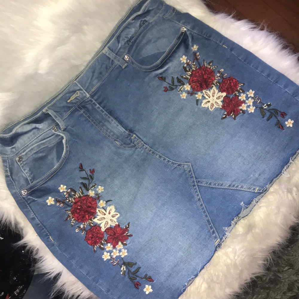 BOOHOO FLORAL SKIRT
